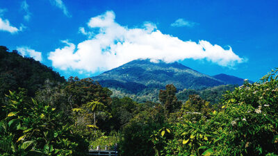 5 Gunung di Jawa Barat yang Dikenal Angker dan Penuh Misteri