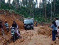 Akses Jalan yang Tertutup Longsor Gununghalu Berhasil Dilintasi, Pemkab KBB Prioritaskan Keamanan