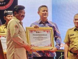 Wujudkan Desa Siap Siaga, Bupati Indramayu Raih Penghargaan BNPT Award